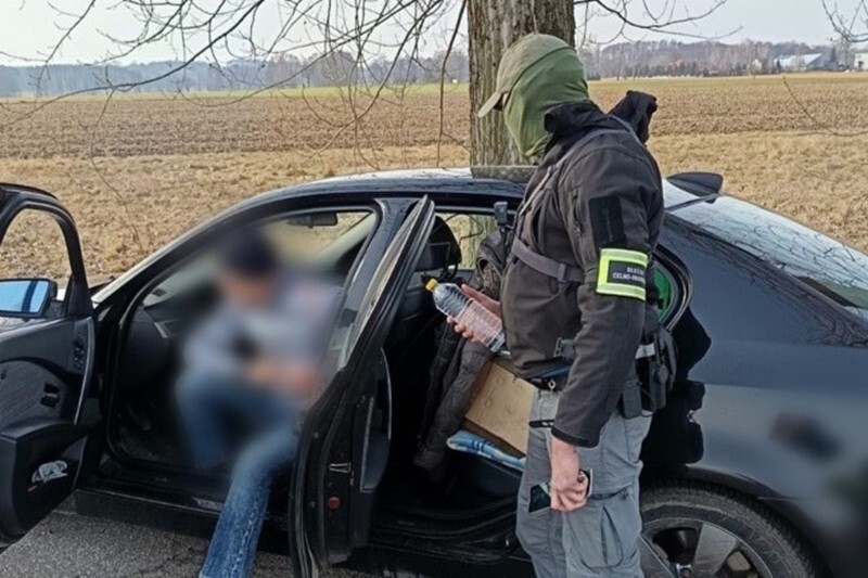 Przewoził 434 litry nielegalnego alkoholu. KAS zatrzymała 69-latka
