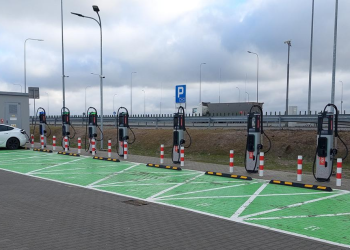 Więcej miejsc do ładowania elektryków w Łódzkiem. Gdzie?