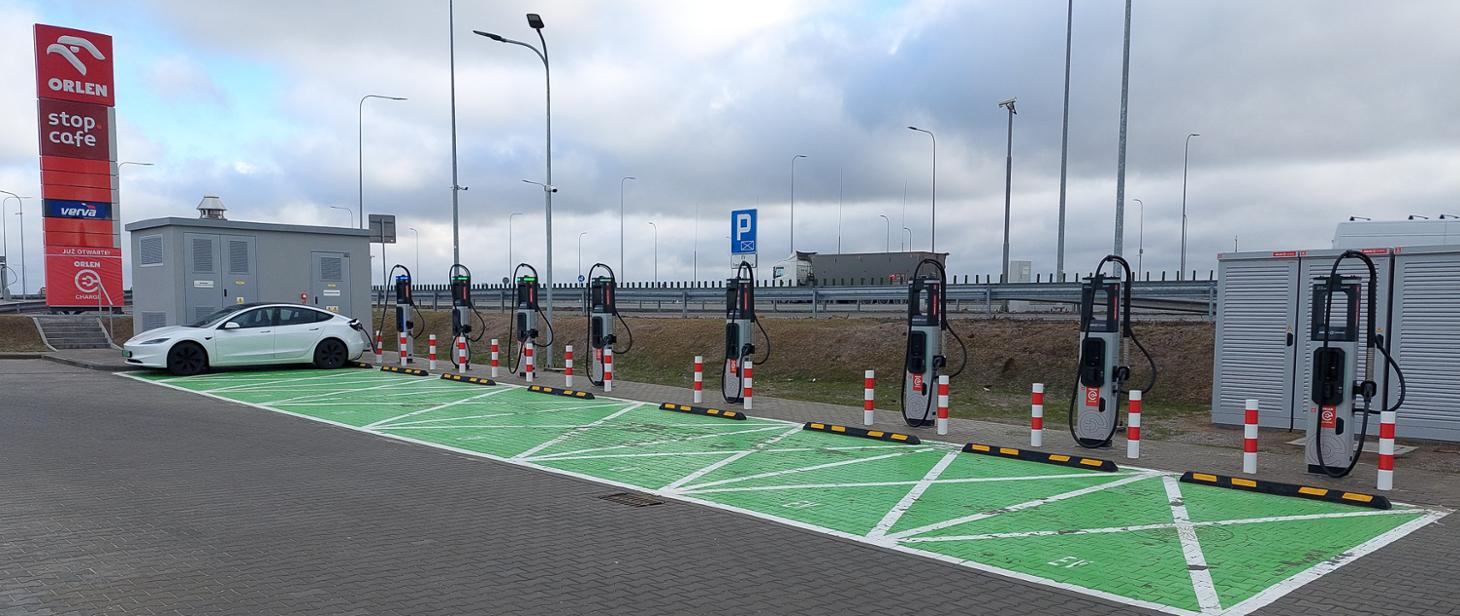 Więcej miejsc do ładowania elektryków w Łódzkiem. Gdzie?