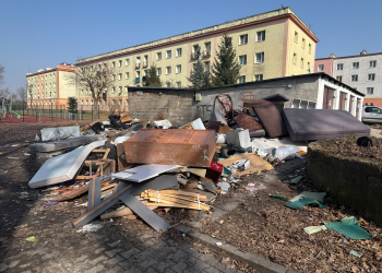 Problem ze śmieciami na zgierskim Kuraku