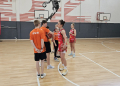 Uczniowie sprawdzili formę koszykarek Widzewa. Wyjątkowy mecz w Hali Parkowa