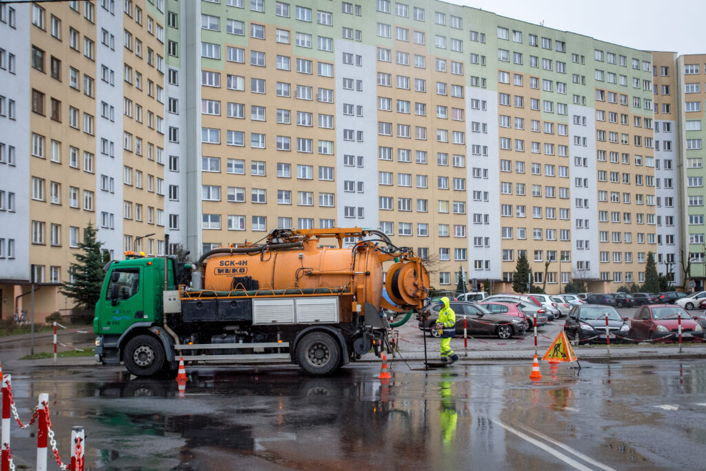 Problem z zapychaniem się kanalizacji w Bełchatowie. WOD-KAN apeluje