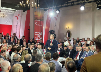 Przemysław Czarnek spotkał się w wyborcami w Piotrkowie. Mówił o dymisjach i trwającej kampanii