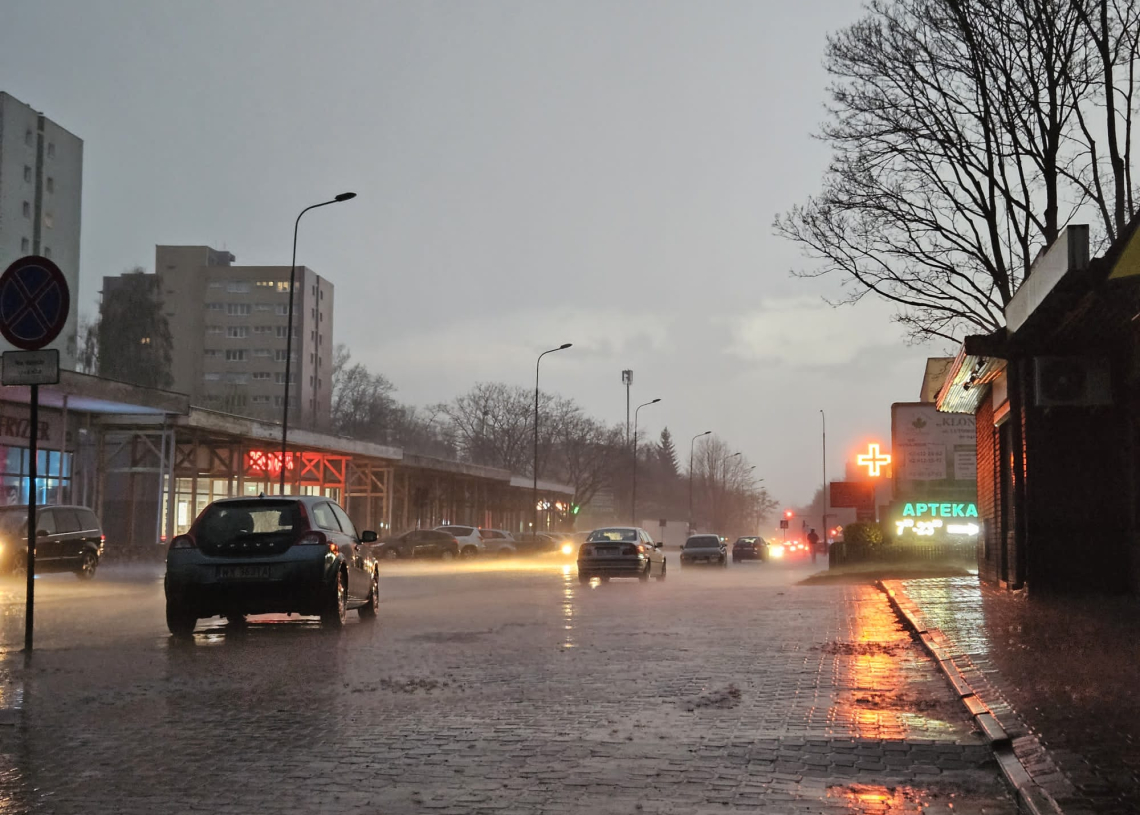 Burze przechodzą nad centralną Polską