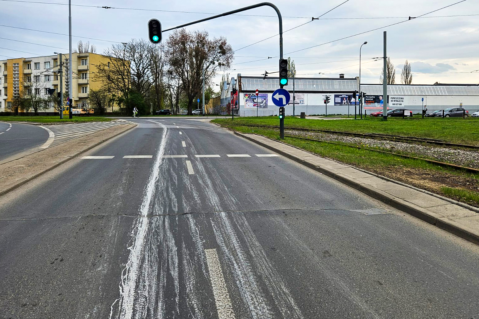 Rozlana farba na ulicach Starego Polesia w Łodzi 2 1000019143