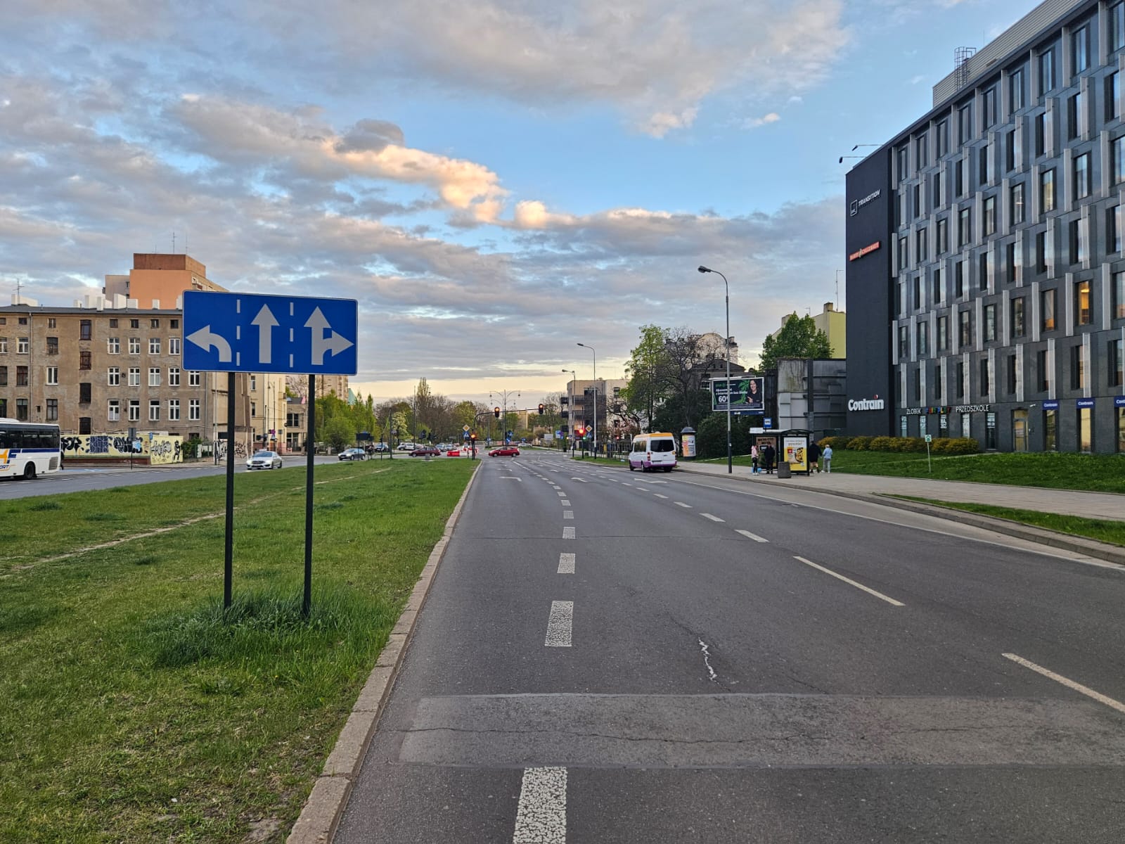 Niebezpieczna „skocznia” w centrum Łodzi. To miejsce zaskakuje kierowców 2 Niebezpieczna „skocznia” w centrum Łodzi. To miejsce zaskakuje kierowców