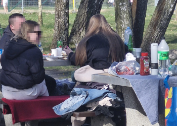 Libacje przy placach zabaw w Łodzi. Mamy alarmują: służby nie reagują
