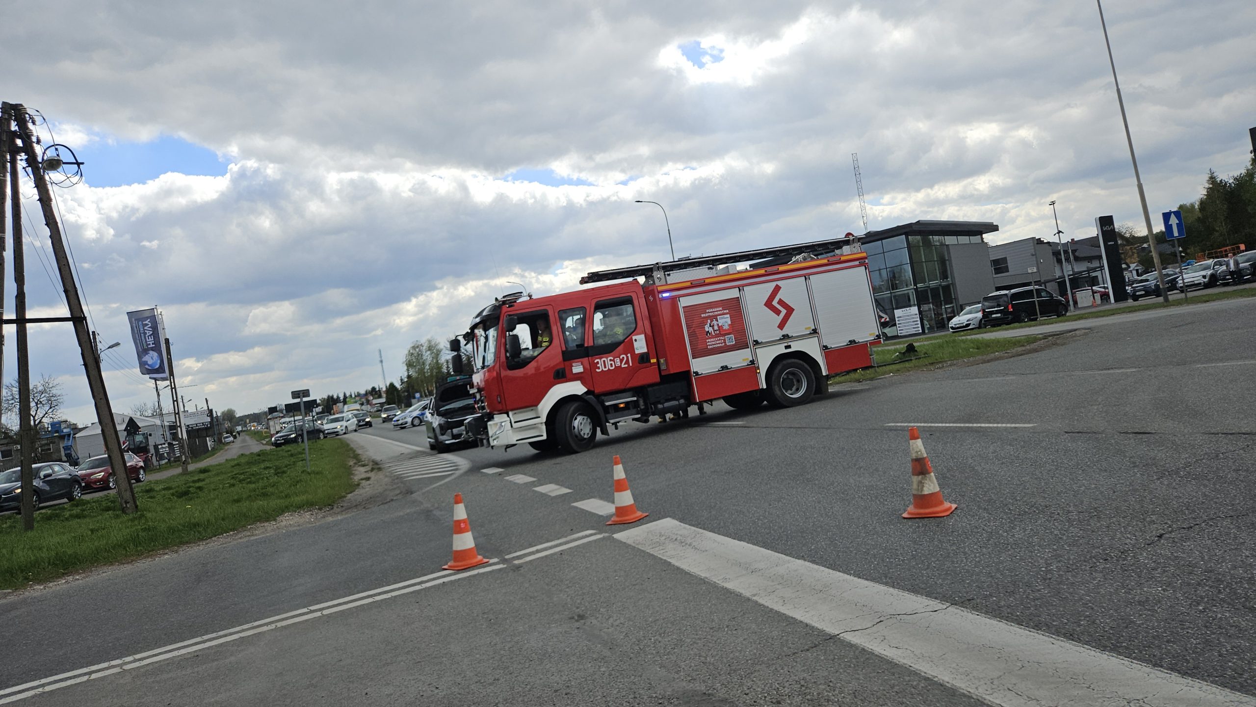 Wypadek w Starowej Górze. Zablokowana DK 91 2 Wypadek w Starowej Górze. Utrudnienia na DK91, fot. R. Zwoliński