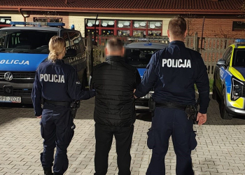 333 tysiące nielegalnych papierosów znalezionych w bagażniku. Zatrzymano dwóch mężczyzn [ZDJĘCIA]
