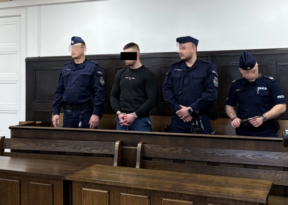 Wypchnął byłą partnerkę przez okno. 28-latek usłyszał wyrok 1 Wypchnął byłą partnerkę przez okno. 28-latek usłyszał wyrok