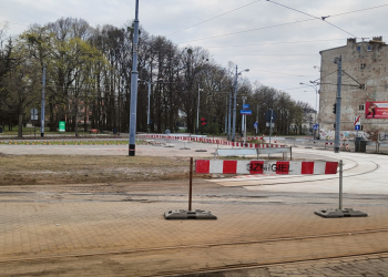 Koniec prac na Pabianickiej i placu Niepodległości. Ułatwienia dla kierowców i powrót MPK