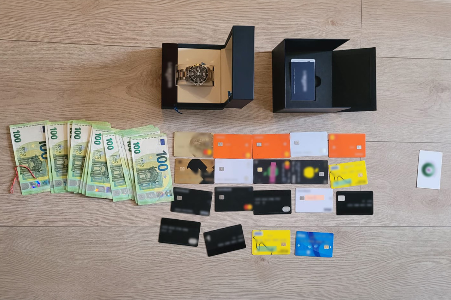 Rozbito gang handlujący ludźmi i „piorący” miliony w kryptowalutach