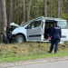Auto uderzyło w drzewo. Cztery osoby trafiły do szpitala