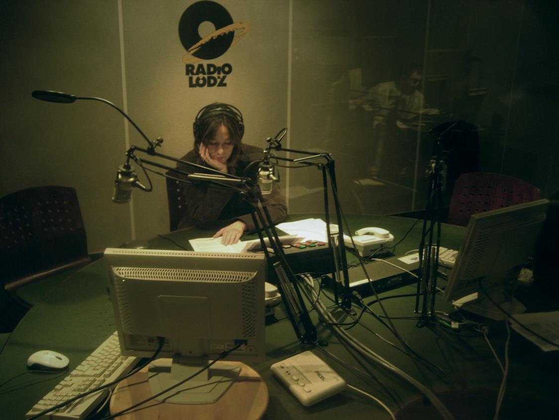 Anna Groblińska w studiu Radia Łódź