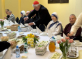 Jak zapowiedział, tak zrobił. Wielkanocne śniadanie w łódzkim pałacu biskupim
