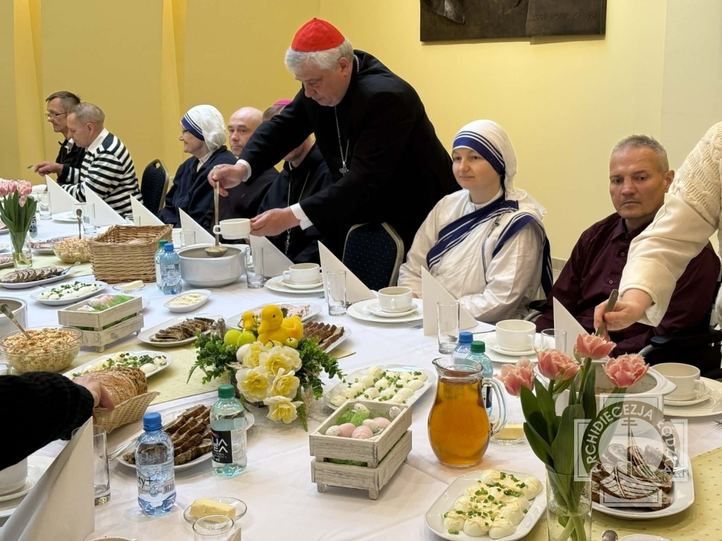 Jak zapowiedział, tak zrobił. Wielkanocne śniadanie w łódzkim pałacu biskupim