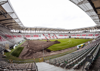 Wymiana murawy na stadionie ŁKS Łódź