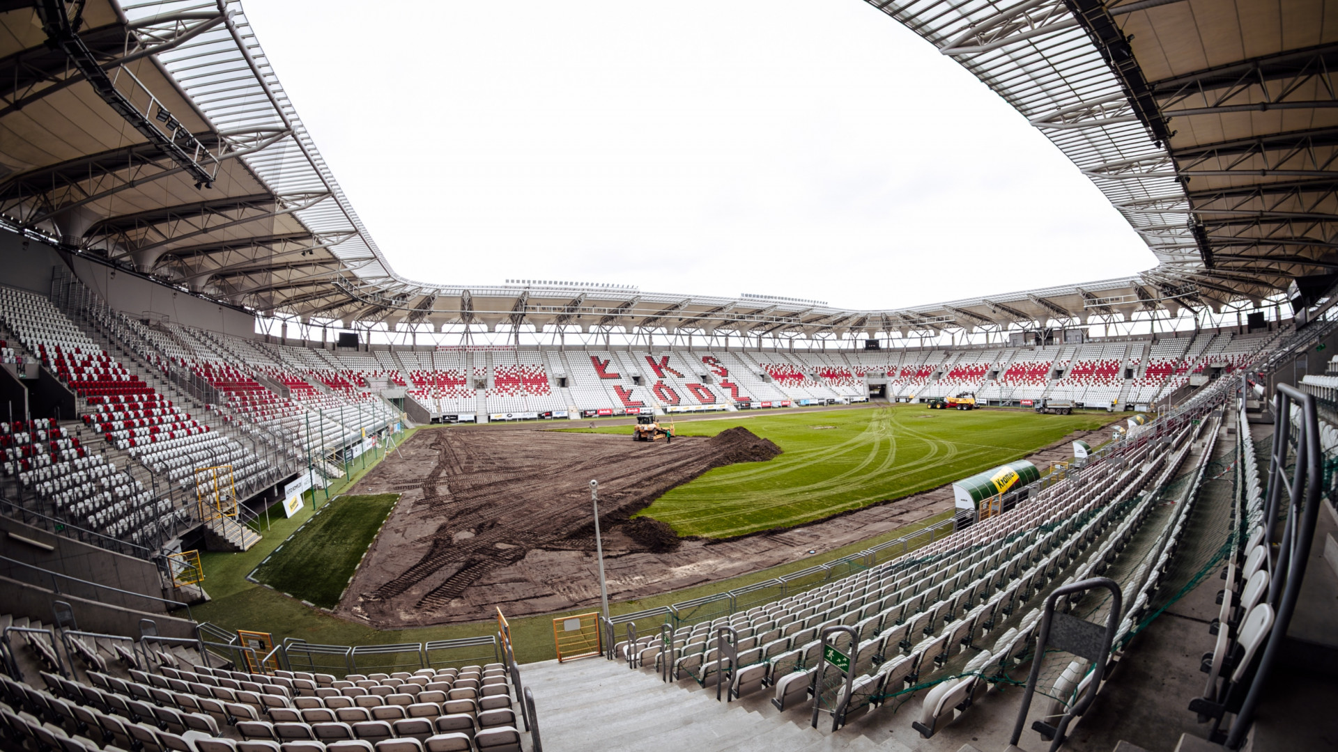 Wymiana murawy na stadionie ŁKS Łódź