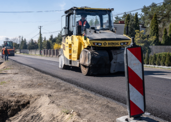 Podpisano umowę na remont DW716 między Rokicinami i Łaznowem. Nowe chodniki, przystanki i oświetlenie