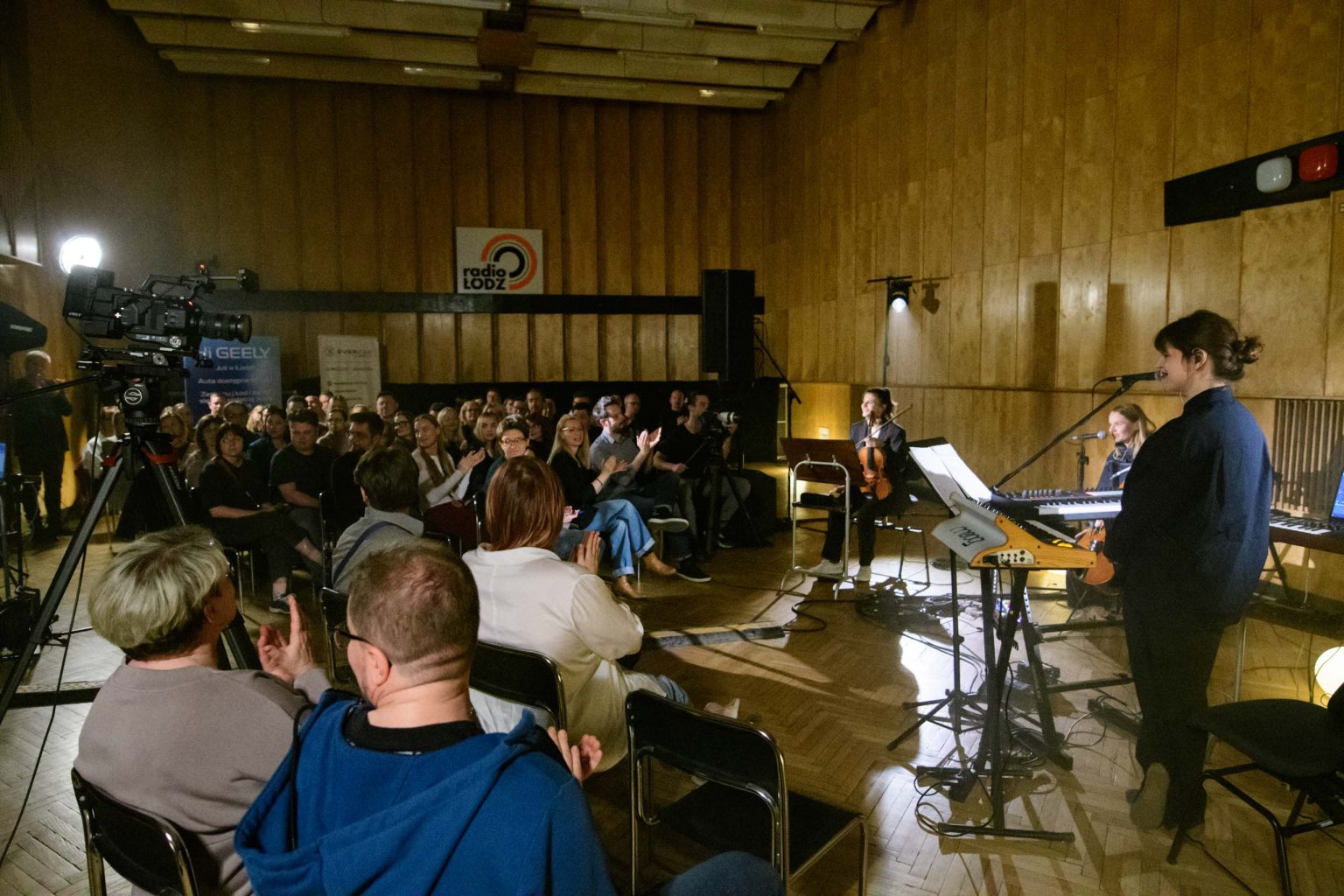 Koncert Doobrawy Czocher w Studiu Debicha fot Sebastian Szwajkowski (6) Koncert Doobrawy Czocher w Studiu Debicha fot Sebastian Szwajkowski 6