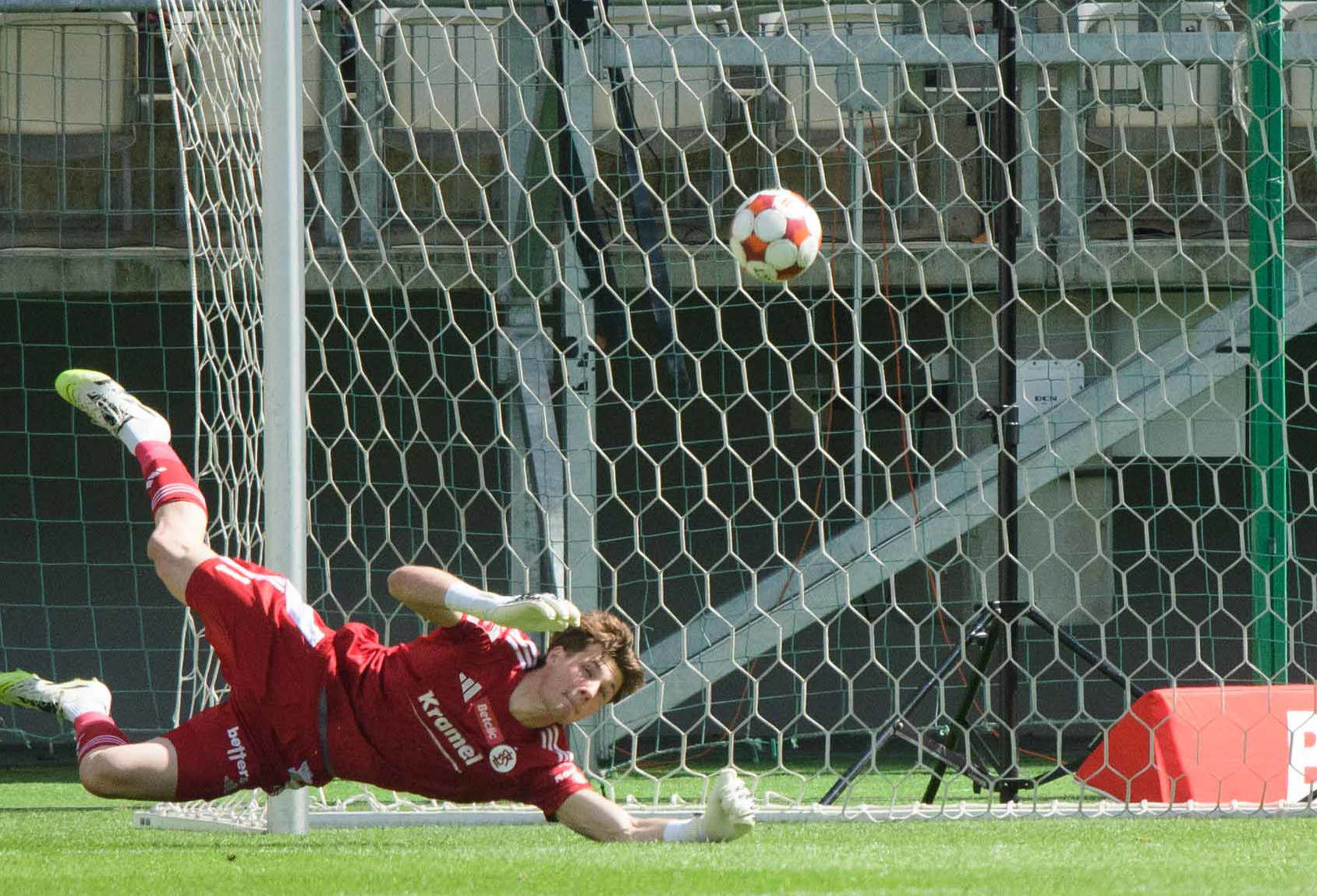 Aleksander Bobek odejdzie z ŁKS? 22-latek na celowników klubów z Ekstraklasy 1 Aleksander Bobek trafi do Ekstraklasy?