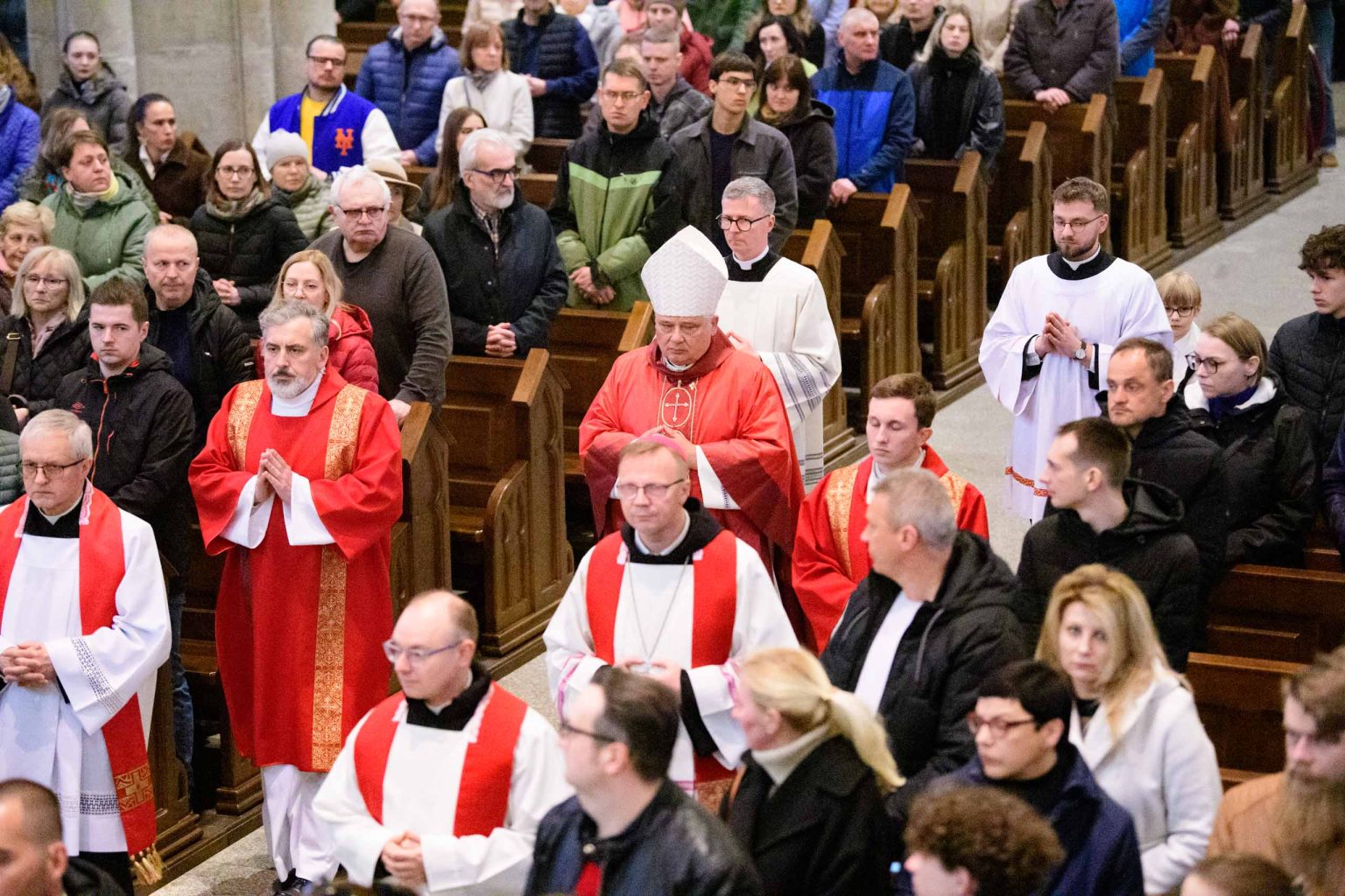 Liturga Męki Pańskiej z Kardynałem Krajewskim fot Sebastian Szwajkowski_12 Liturga Meki Panskiej z Kardynalem Krajewskim fot Sebastian Szwajkowski 12