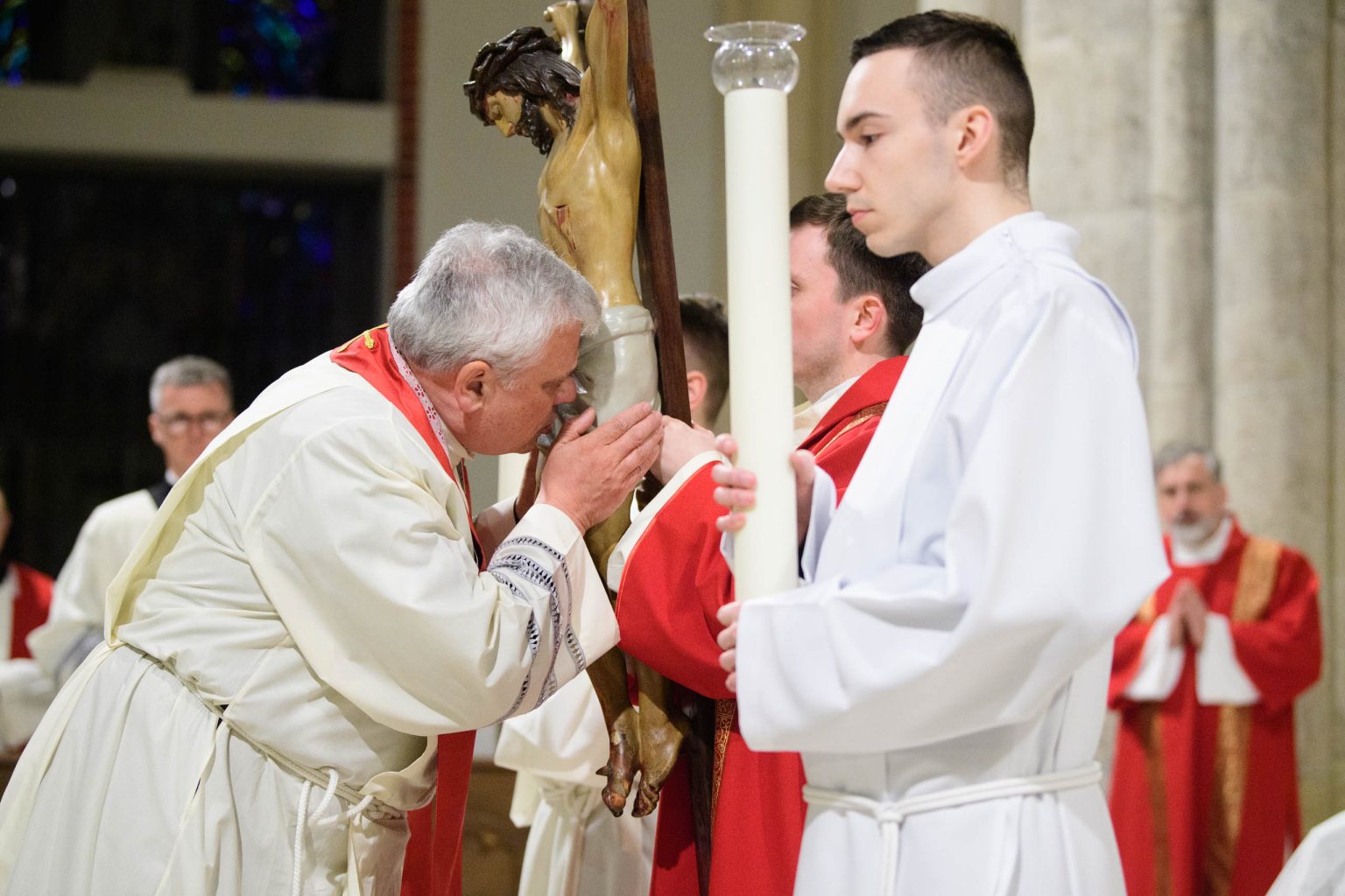 Liturga Męki Pańskiej z Kardynałem Krajewskim fot Sebastian Szwajkowski_20 Liturga Meki Panskiej z Kardynalem Krajewskim fot Sebastian Szwajkowski 20