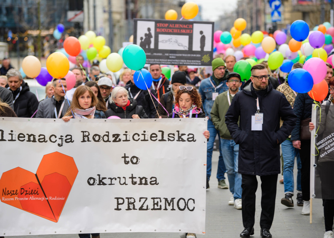Marsz Rodzin przeszedł ulicą Piotrkowską. "Dziecko ma prawo do obojga rodziców" [ZDJĘCIA]