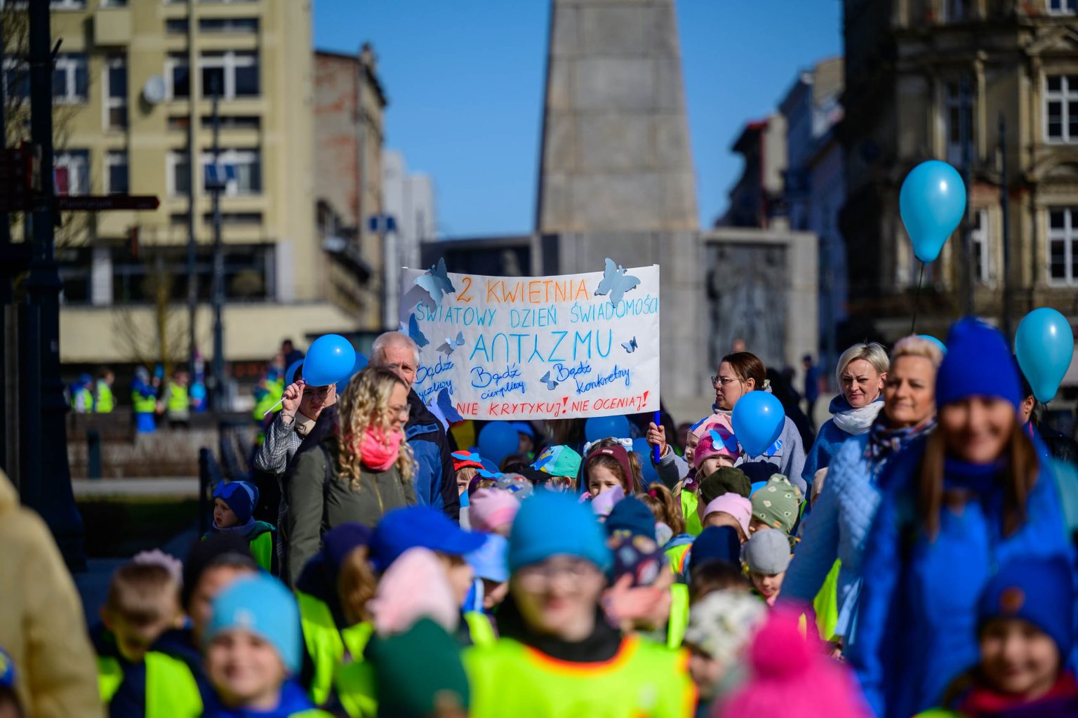Niebieski Marsz z okazji Dnia Świadomości Autyzmu fot Sebastian Szwajkowski_17 Niebieski Marsz z okazji Dnia Swiadomosci Autyzmu fot Sebastian Szwajkowski 17