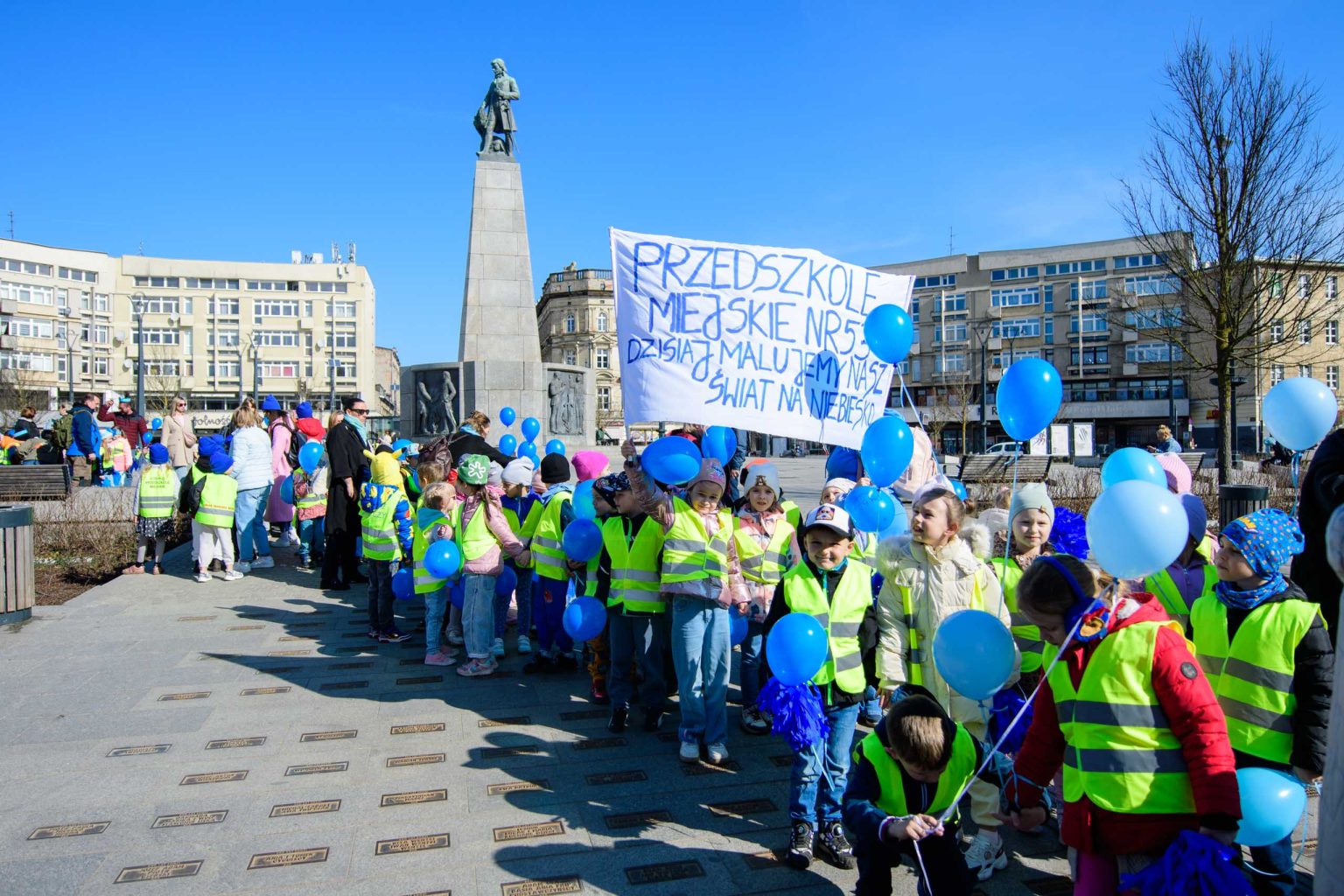 Niebieski Marsz z okazji Dnia Świadomości Autyzmu fot Sebastian Szwajkowski_3 Niebieski Marsz z okazji Dnia Swiadomosci Autyzmu fot Sebastian Szwajkowski 3