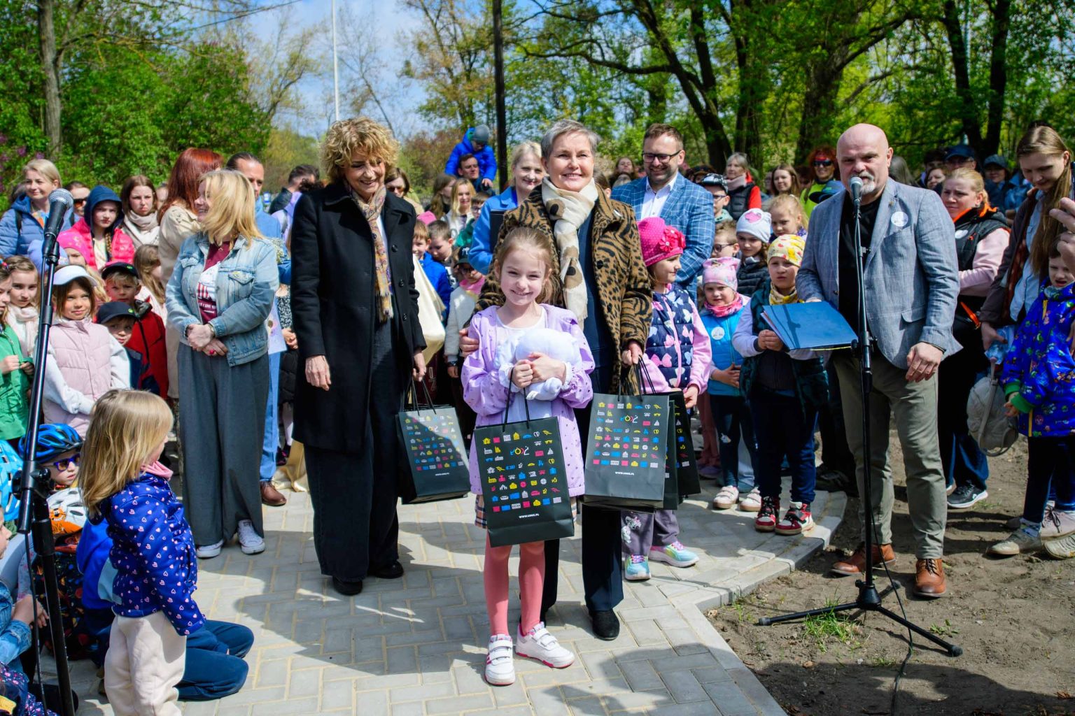 Odsloniecie Pomnika Muminka fot Sebastian Szwajkowski