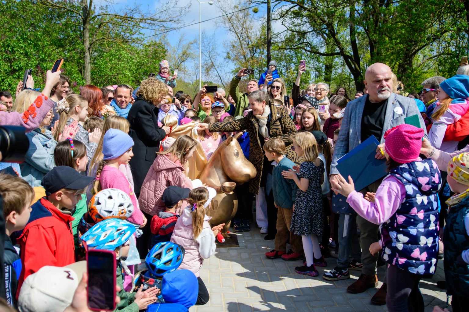 Odsloniecie Pomnika Muminka fot Sebastian Szwajkowski 3