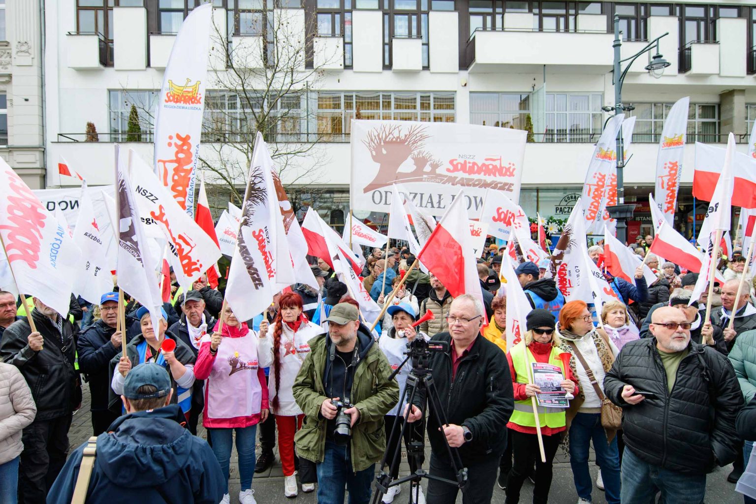 Protest Solidarności przed Urzędem Wojewódzkim fot Sebastian Szwajkowski_1 Protest Solidarnosci przed Urzedem Wojewodzkim fot Sebastian Szwajkowski 1