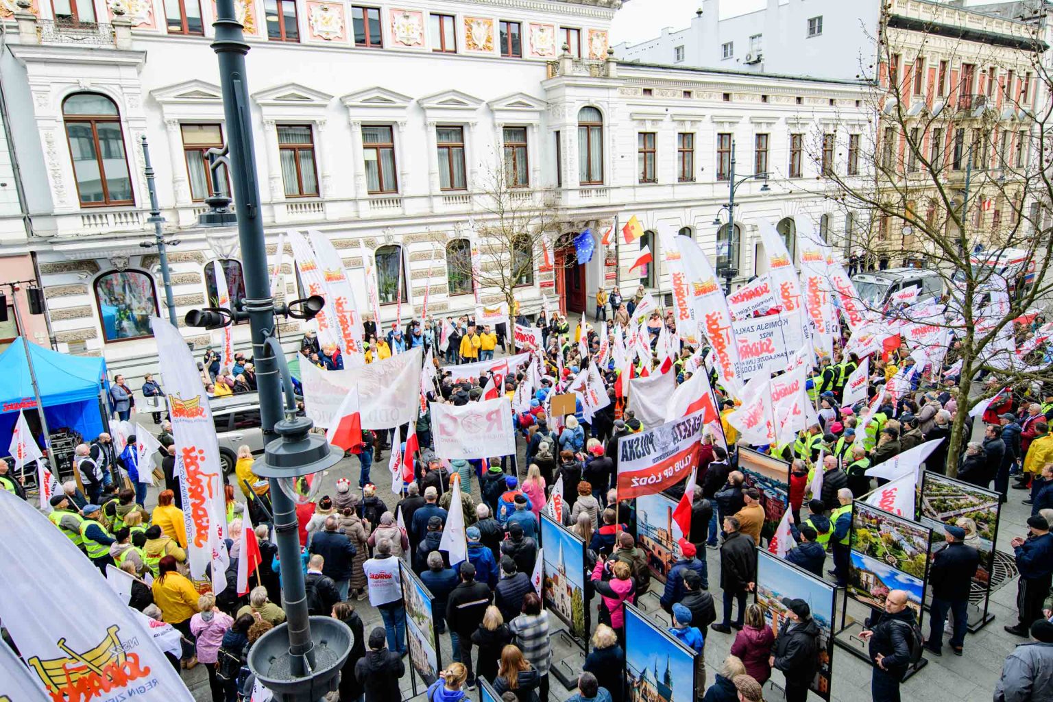 Protest Solidarności przed Urzędem Wojewódzkim fot Sebastian Szwajkowski_2 Protest Solidarnosci przed Urzedem Wojewodzkim fot Sebastian Szwajkowski 2