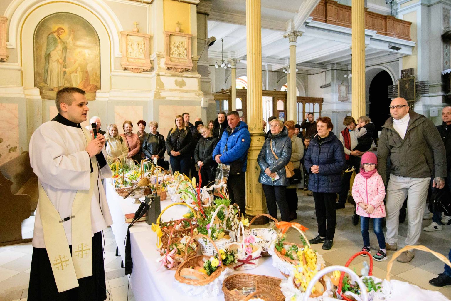 Swiecenie pokarmow w lodzkich kosciolach fot Sebastian Szwajkowski 2