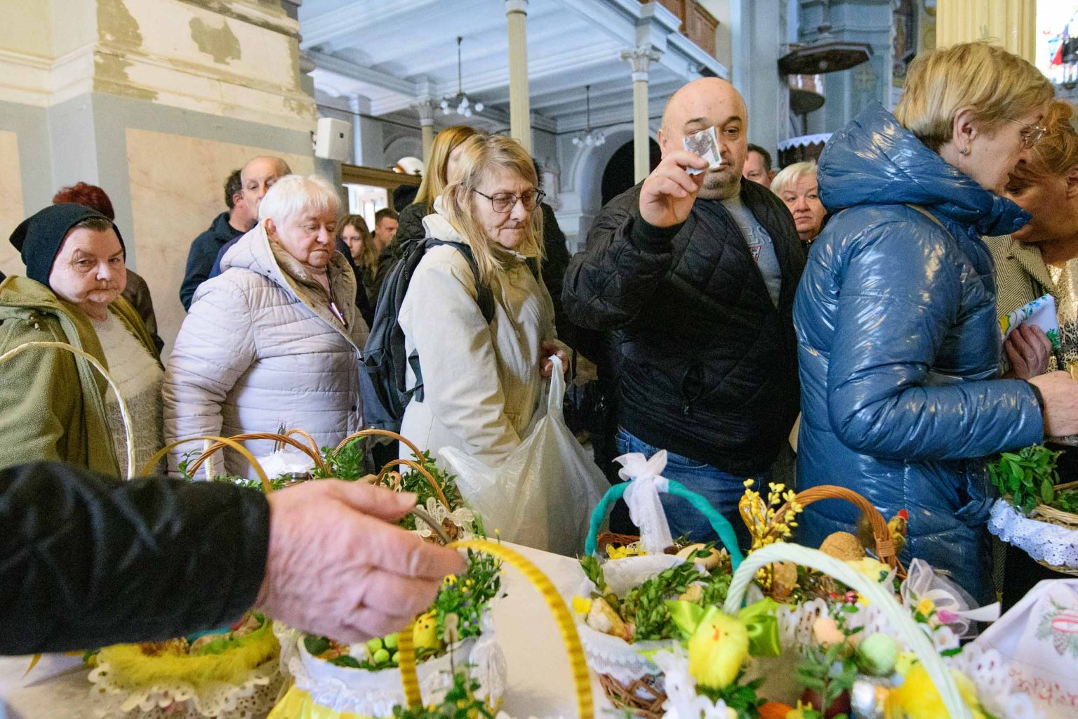 Swiecenie pokarmow w lodzkich kosciolach fot Sebastian Szwajkowski 5