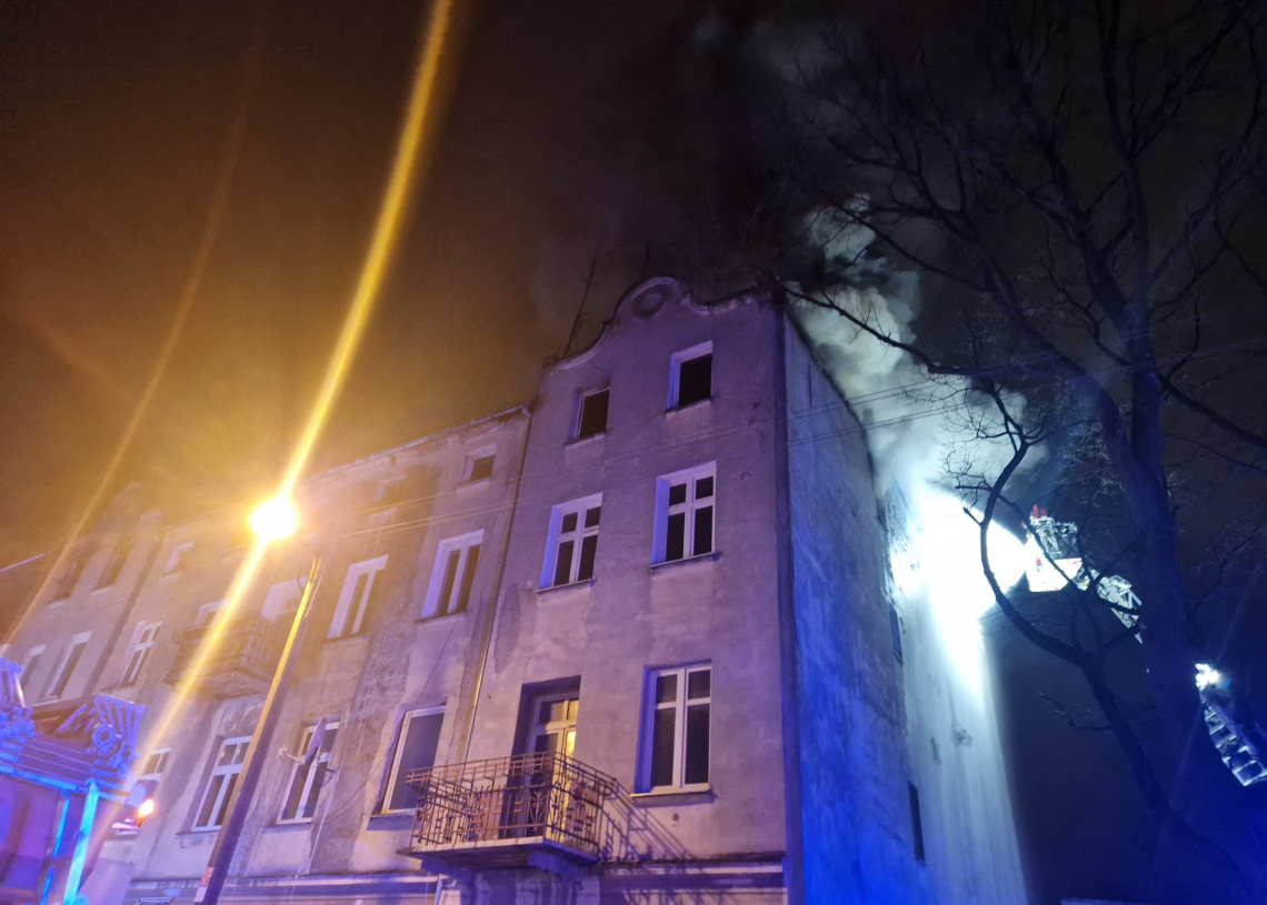 Groźny pożar przy Piasecznej w Łodzi, ewakuowani mieszkańcy