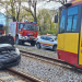Zderzenie tramwaju z samochodem osobowym. Jedna osoba ranna