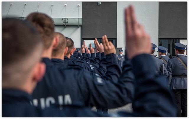 Policja w Pabianicach poszukuje funkcjonariuszy. „Doborowe czwartki” szansą dla kandydatów