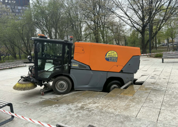 Zamiatarka zniszczyła fontannę w Parku Moniuszki [ZDJĘCIA]