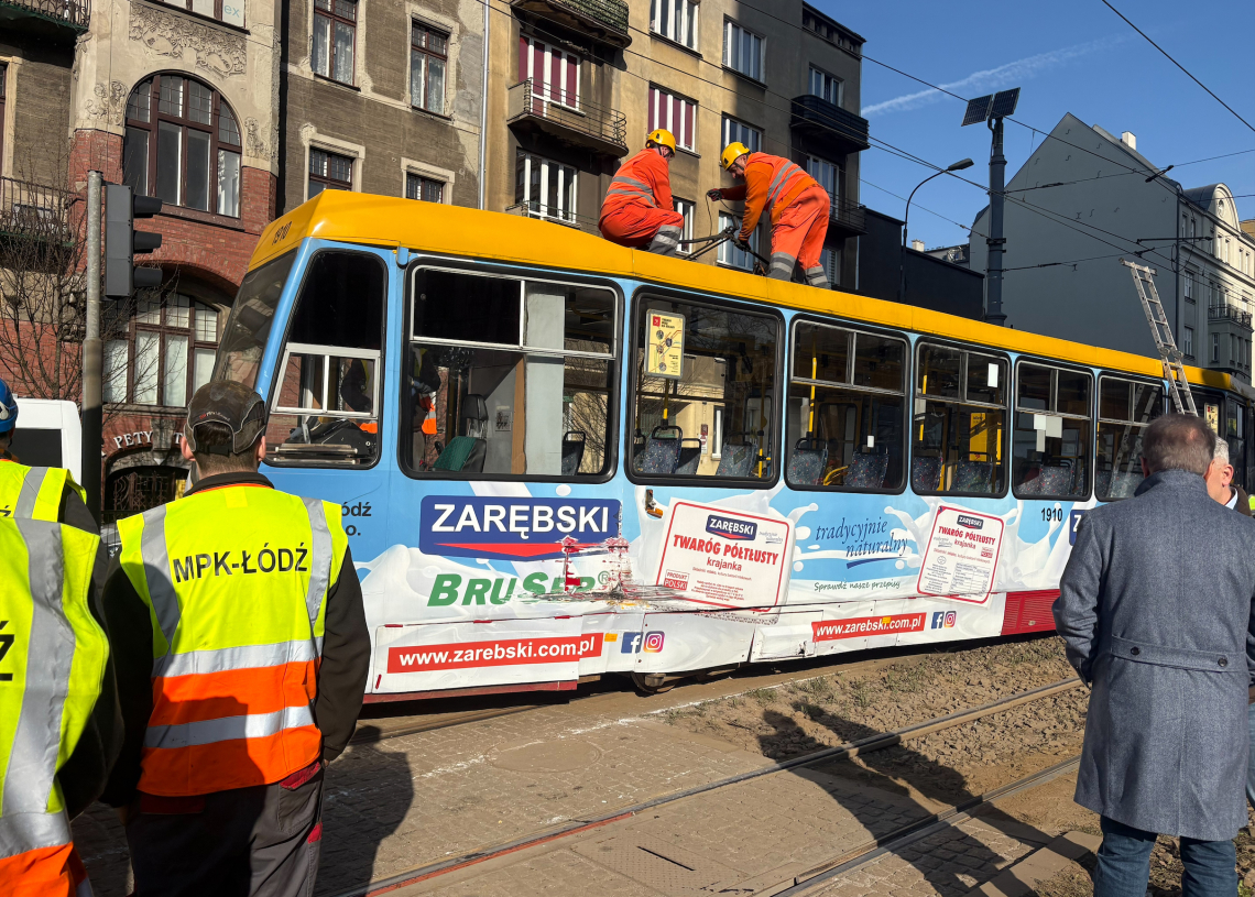 Wykolejenie tramwaju na alei Kościuszki. Dwie osoby ranne [ZDJĘCIA]