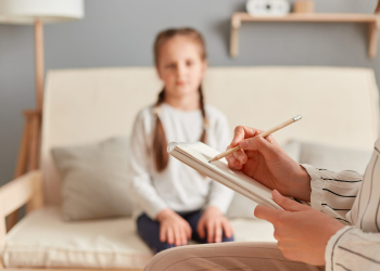 NFZ jednak poszerza listę ośrodków zajmujących się terapią psychologiczną dzieci i młodzieży. Będą kolejne dwie umowy