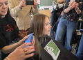 Uczniowie z Radomska zgolili włosy. Gest solidarności z chorymi na raka