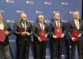 Rządowy Fundusz Rozwoju Dróg w Łódzkiem. Podpisano umowy na inwestycje drogowe w czterech powiatach