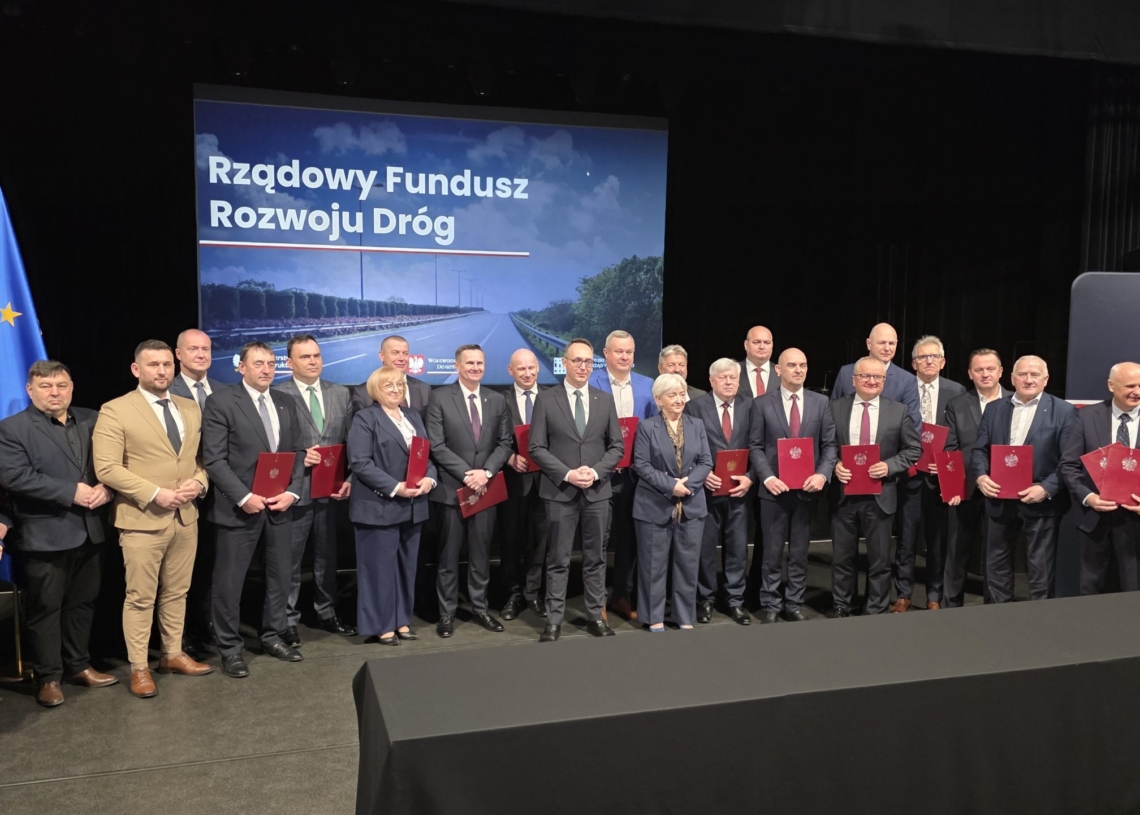 Rządowy Fundusz Rozwoju Dróg w Łódzkiem. Podpisano umowy na inwestycje drogowe w czterech powiatach
