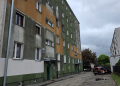 "Koci problem" w jednym z piotrkowskich bloków. Mieszkańcy skarżą się na nieprzyjemny zapach