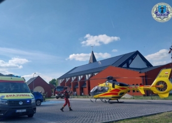 Groźny wypadek na hulajnodze w Zduńskiej Woli. 15-letni chłopiec w ciężkim stanie został zabrany śmigłowcem LPR