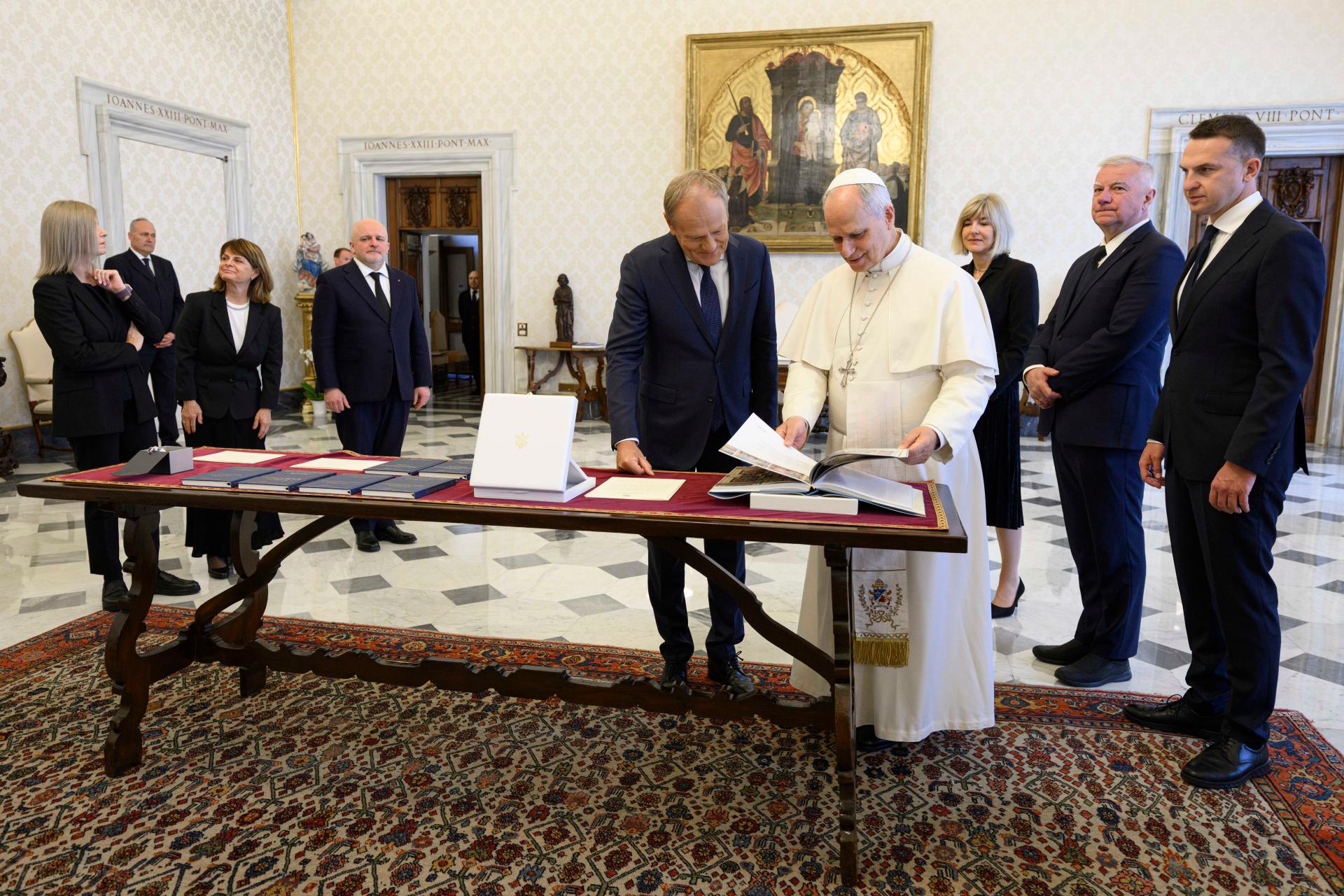 Premier Donald Tusk zaprosił papieża Leona XIV do Polski. Podał możliwą datę 2 Premier Donald Tusk zaprosił Leona XIV do Polski. Podał możliwą datę