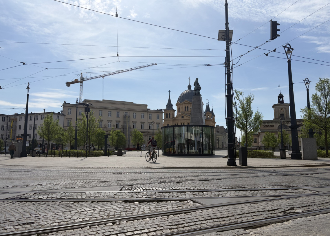 Kostka na placu Wolności musi zostać. Choćby w formie imitacji 1 Kostka na placu Wolności musi zostać. Choćby w formie imitacji