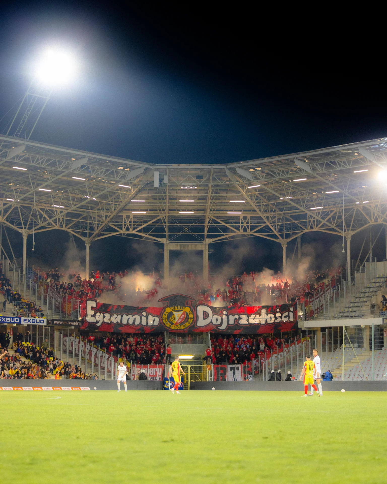 Wulgarny gest Sebastiana Bergiera po meczu z Koroną. Napastnik Widzewa przeprasza 1 Wulgarny gest Sebastiana Bergiera po meczu z Koroną. Zawodnik zostanie ukarany?